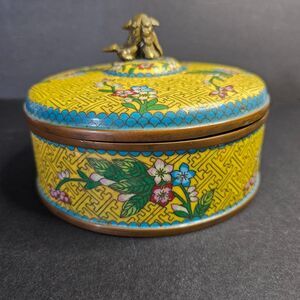 Antique Chinese Cloisonne Metal Trinket Box Fu Dog Finial Yellow Floral Contain.